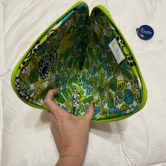 Vera Bradley Kindle iPad e-reader holder, green floral pattern - Picture 7 of 7